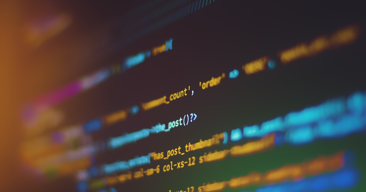 Pantalla de ordenador con iconos de seguridad y enlaces acortados en una interfaz de navegador