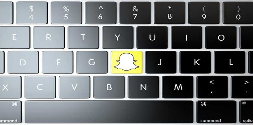 teclado con botón snapchat