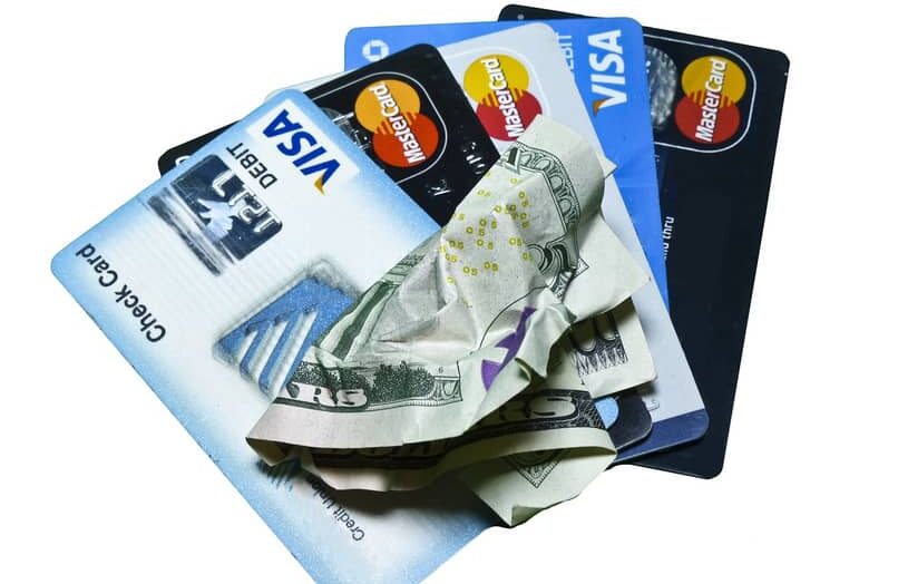 ¿Qué es, para qué sirve, los tipos y cómo funciona una tarjeta de crédito o débito?