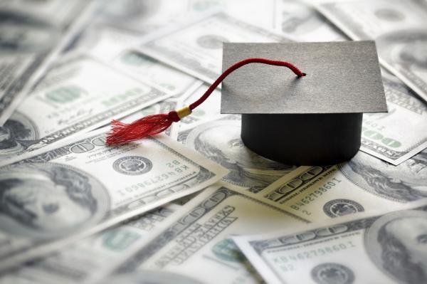 ¿Cuánto más ganan los graduados universitarios que los no universitarios?