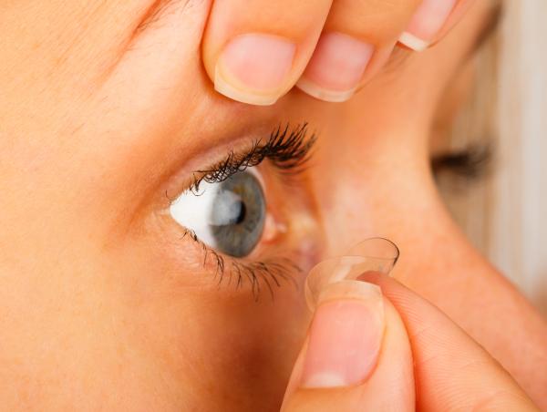 Las mejores maneras de quitar rápidamente las lentes de contacto