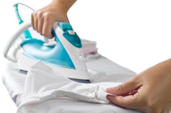 Cómo evitar las manchas en la ropa mientras se plancha - Alternativa de limpieza